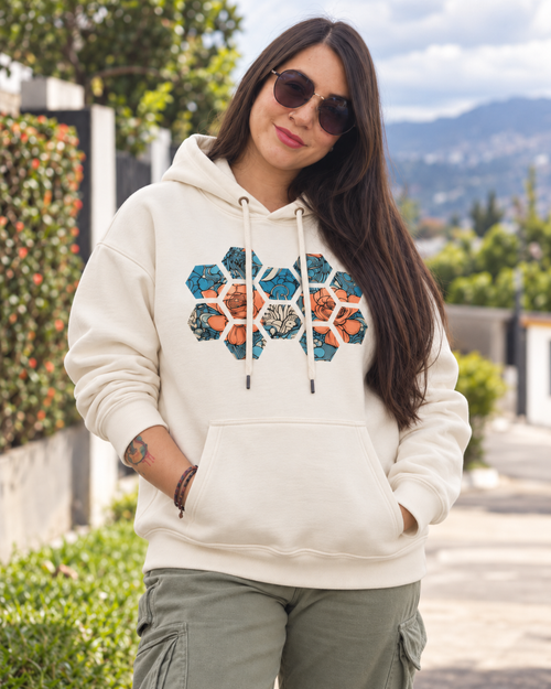 ANT Archive 04 Hoodie Oversize en modelo