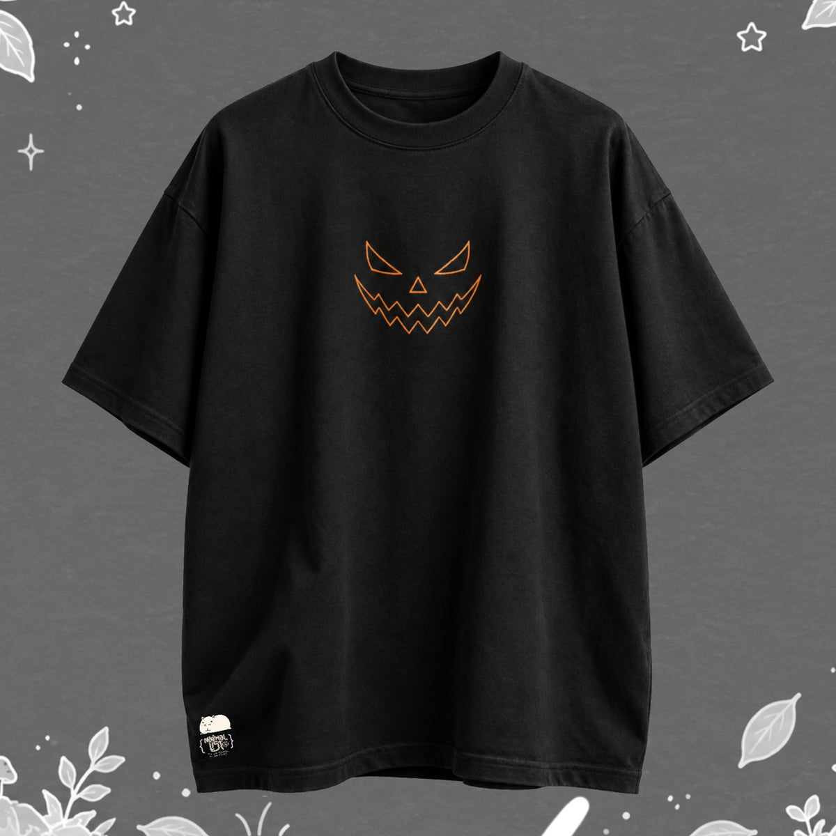 Camiseta negra HLWN con rostro de calabaza minimalista