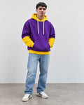 Hoodie Sport morado y amarillo unisex en modelo